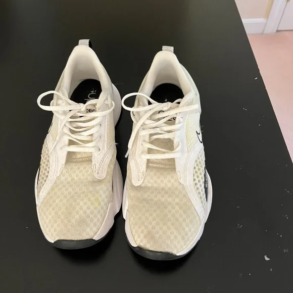 White Nike Superreps - Picture 2 of 3